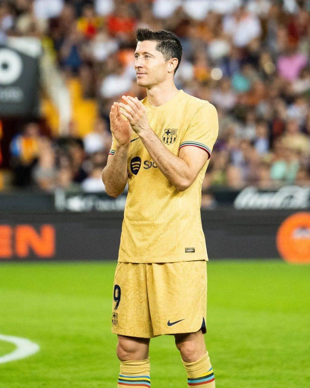 瓦伦西亚客场反超，战胜劲敌