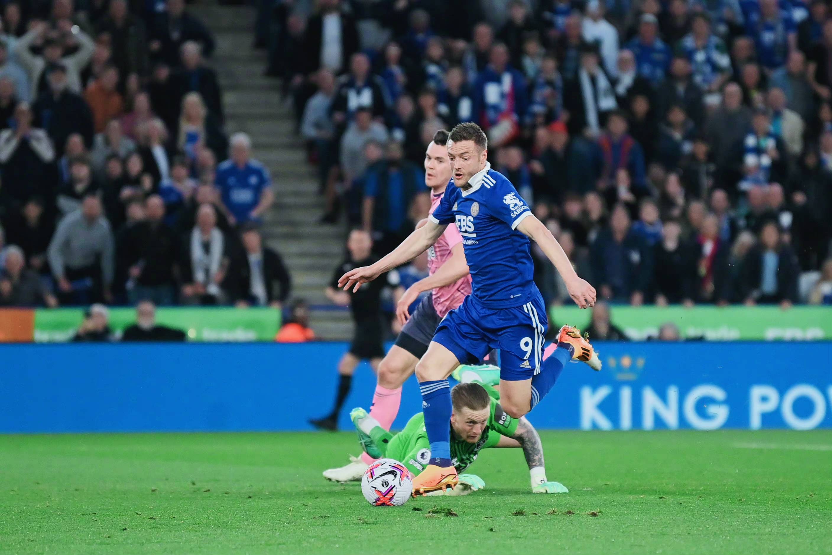 埃弗顿客场力克莱斯特城，继续保持胜势