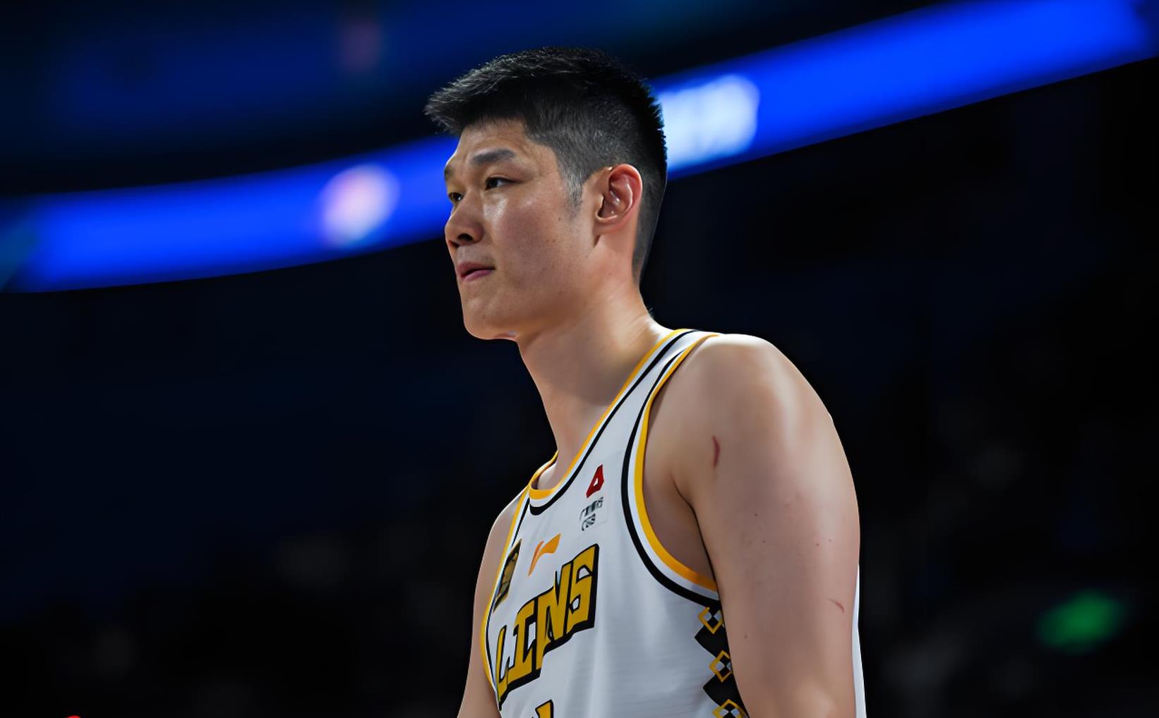 掘金险胜火箭，胡金秋状态火热