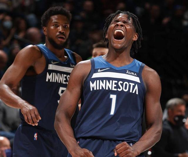 辽宁队险胜四川队，戈贝尔刷新纪录