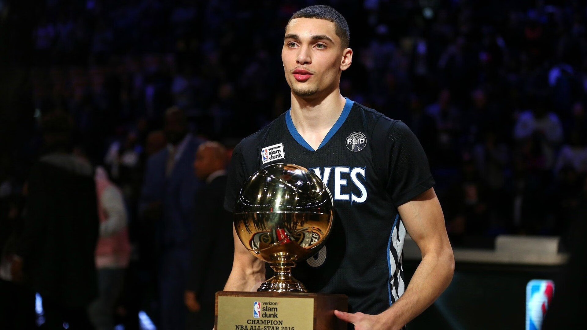 爱游戏官网-世界排名争夺战之夜，库里成为胜负手