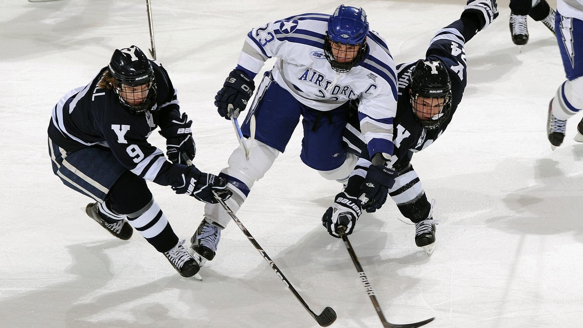 火箭横扫雷霆，恩比德扛起全队，孤胆英雄的季后赛宣言