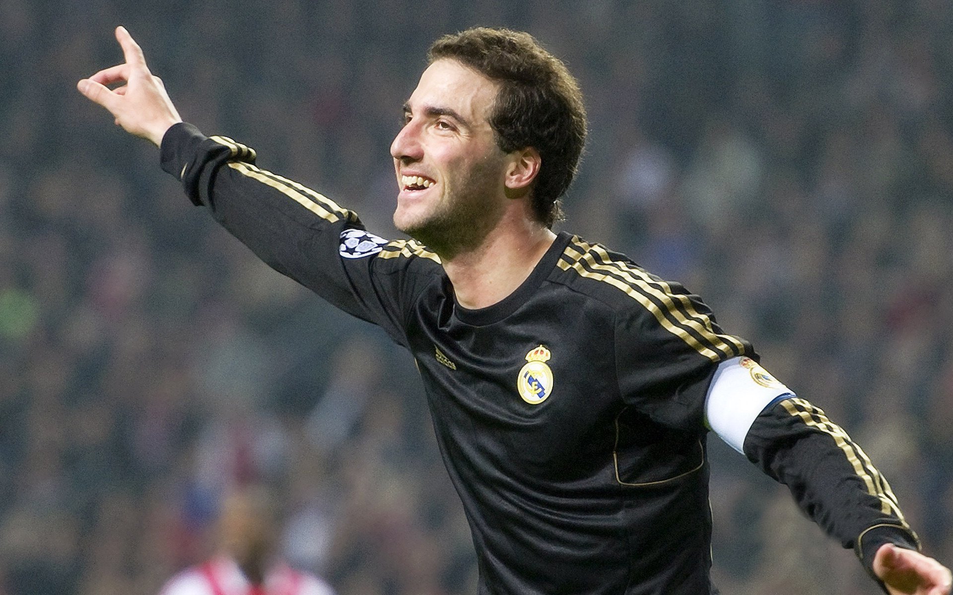 赛道上的孤勇者，勒克莱尔扛起法拉利，梅赛德斯轻取阿斯顿马丁